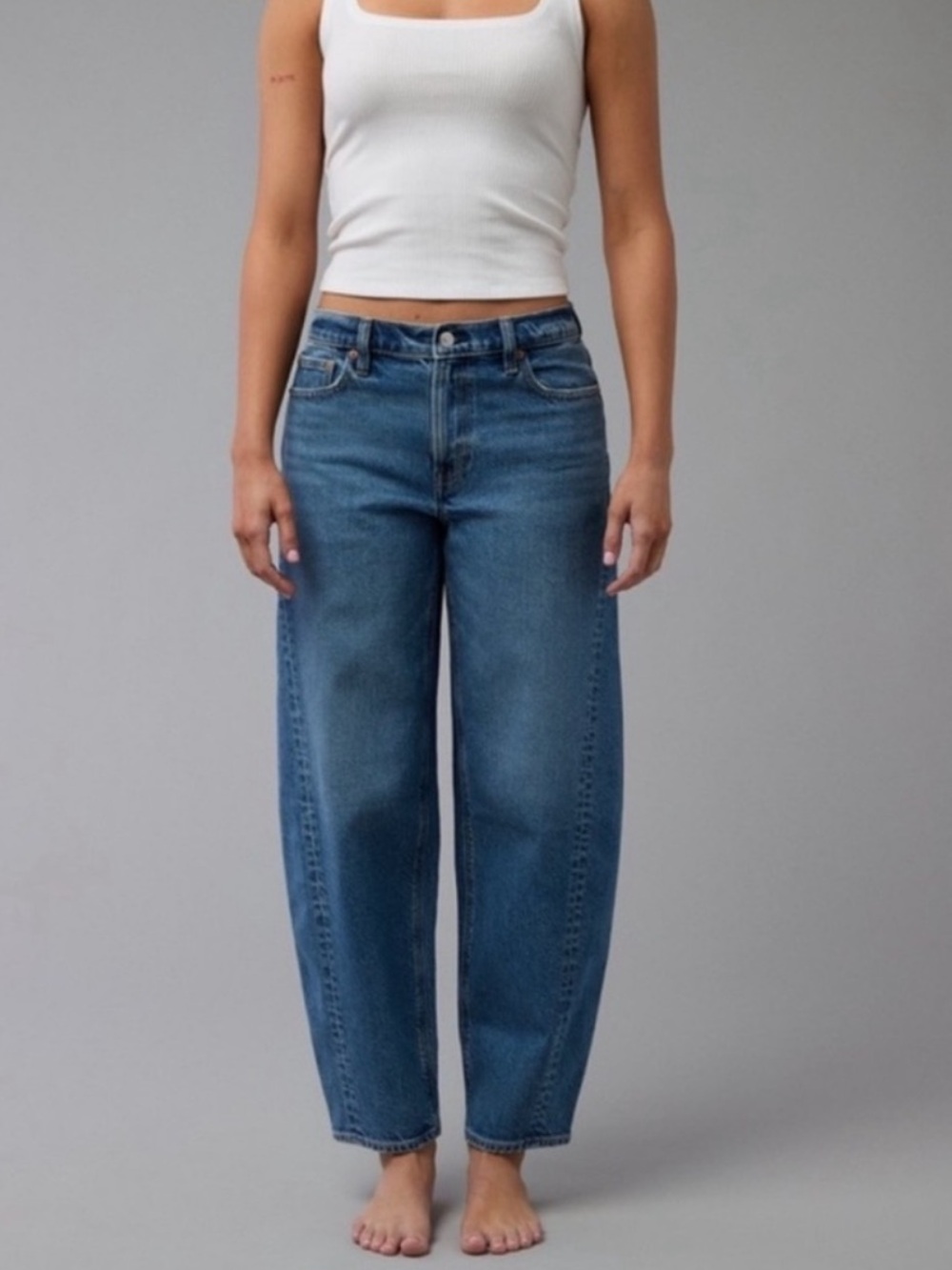 AE Stretch Barrel Denim Jeans Women’s SZ 8 in Medium Wash
